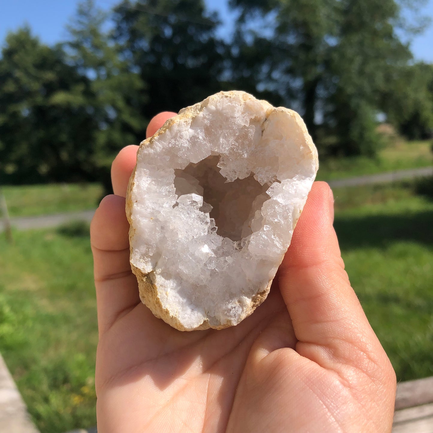 Géode entière ou moitié, Calcite - Quartz.