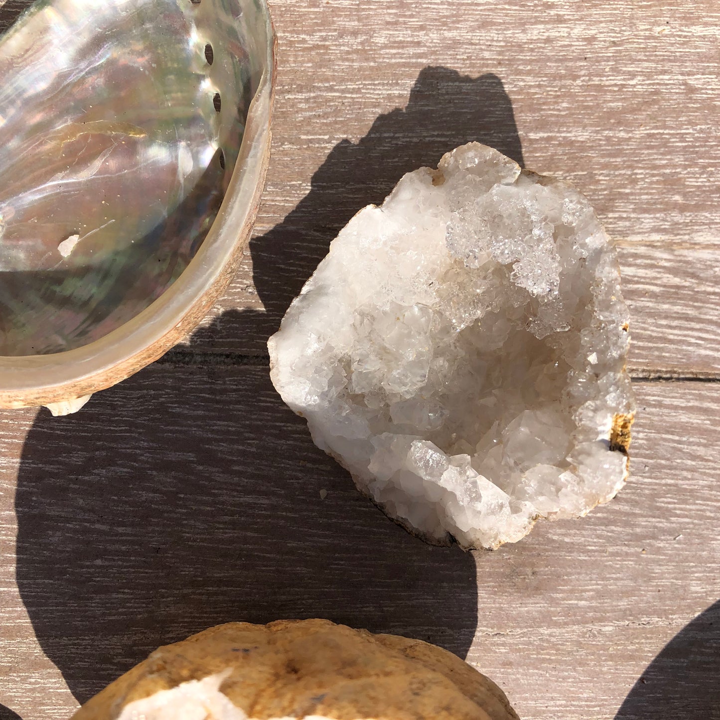 Géode entière ou moitié, Calcite - Quartz.