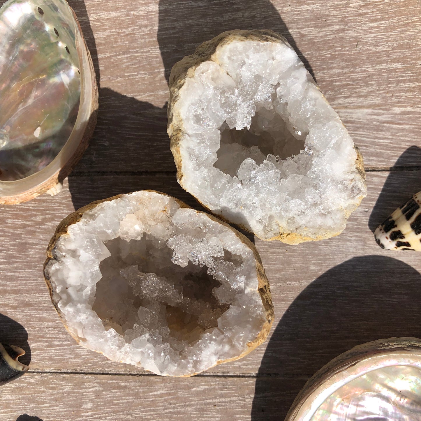Géode entière ou moitié, Calcite - Quartz.