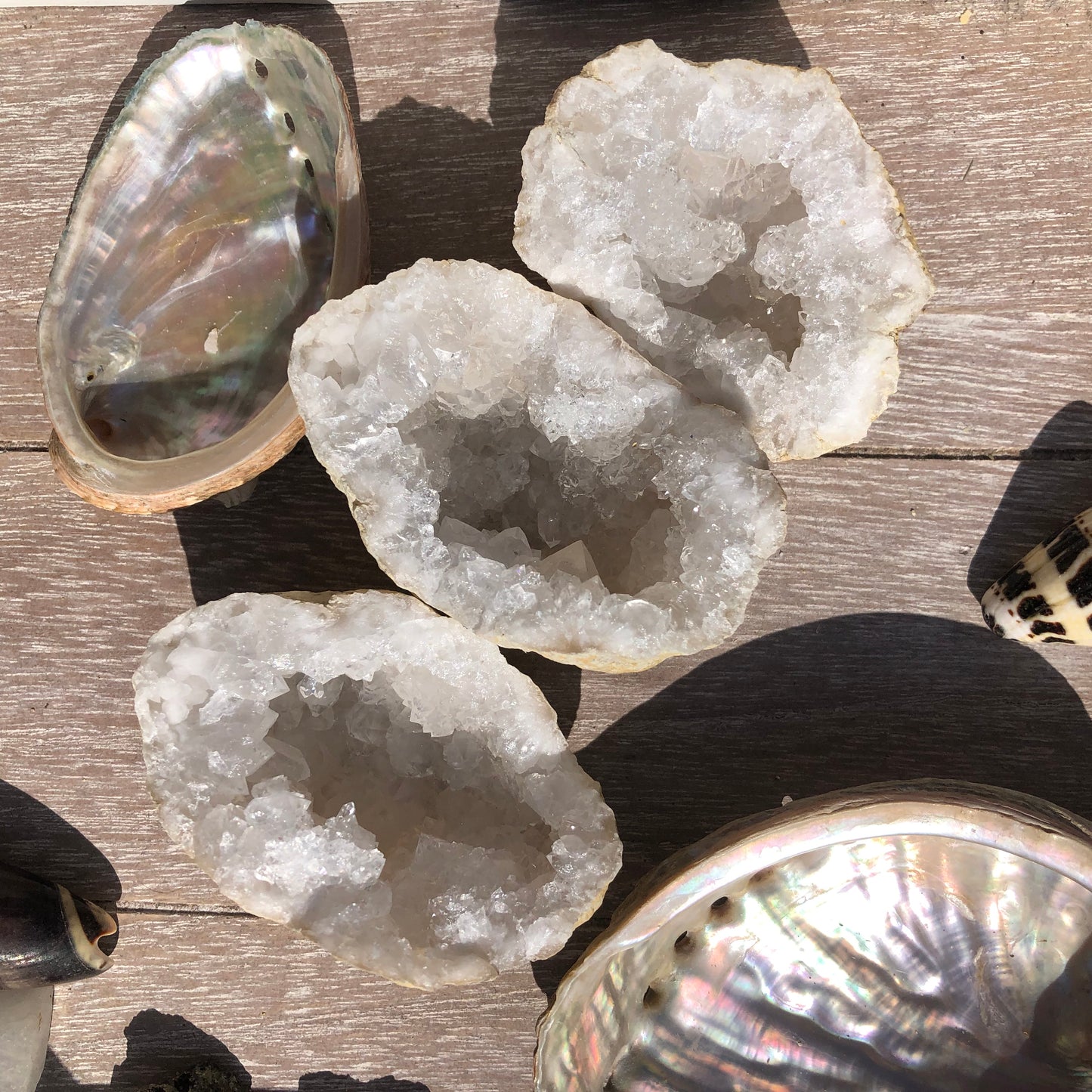 Géode entière ou moitié, Calcite - Quartz.