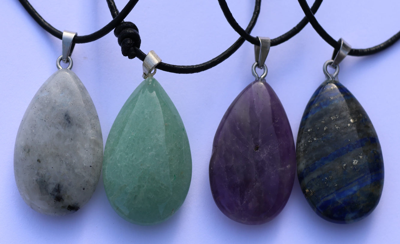 Collier pendentif larme en Aventurine verte
