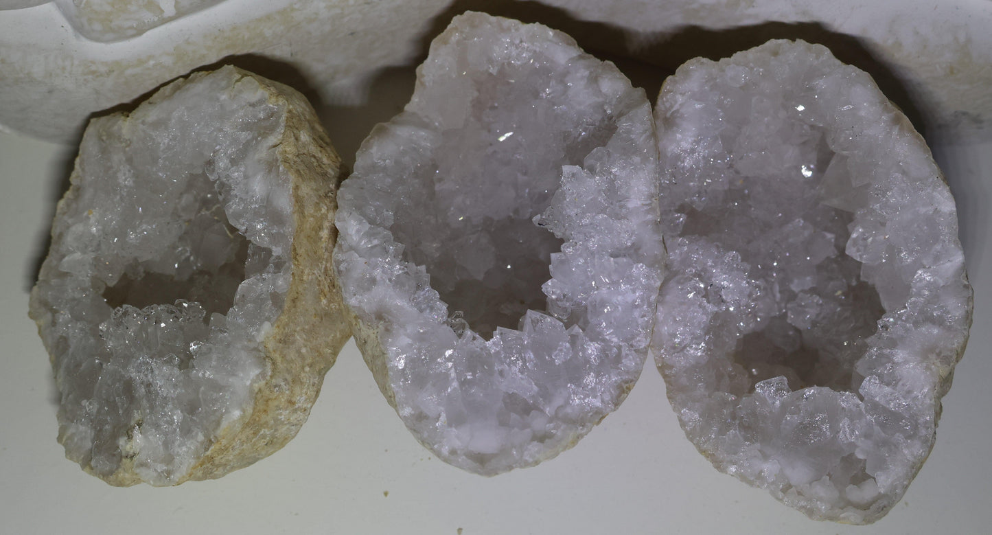 Moitié de Géode de Calcite - Quartz. - LuvEarth