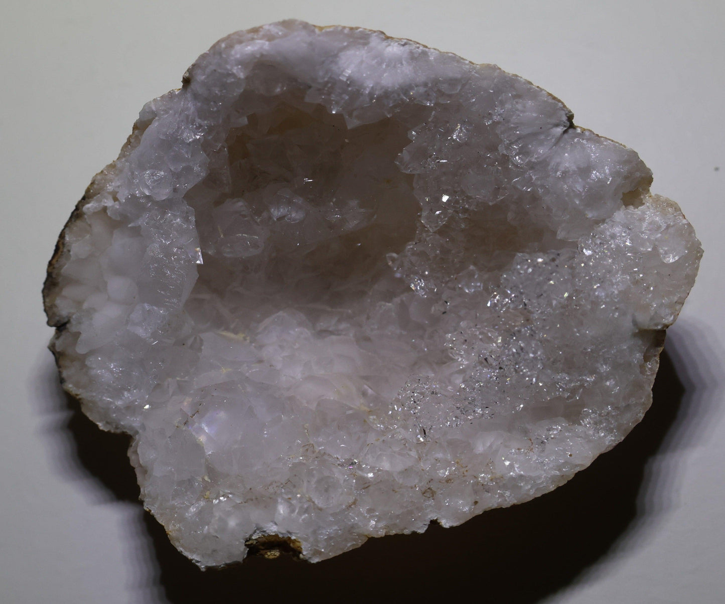 Moitié de Géode de Calcite - Quartz. - LuvEarth