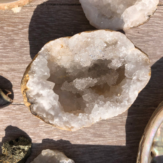 Géode entière ou moitié, Calcite - Quartz.