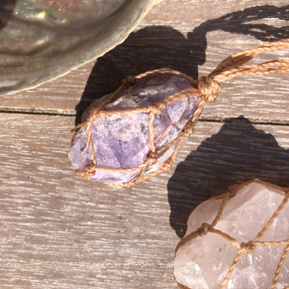 Collier pierre brute en Améthyste
