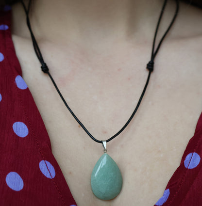Collier pendentif larme en Aventurine verte